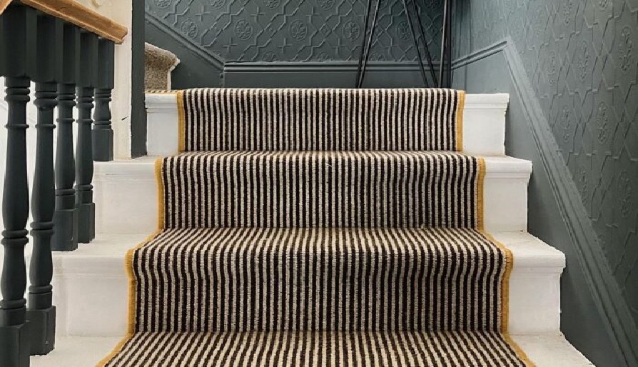 Staircase Carpets vs. Hardwood: Which is the Better Choice?